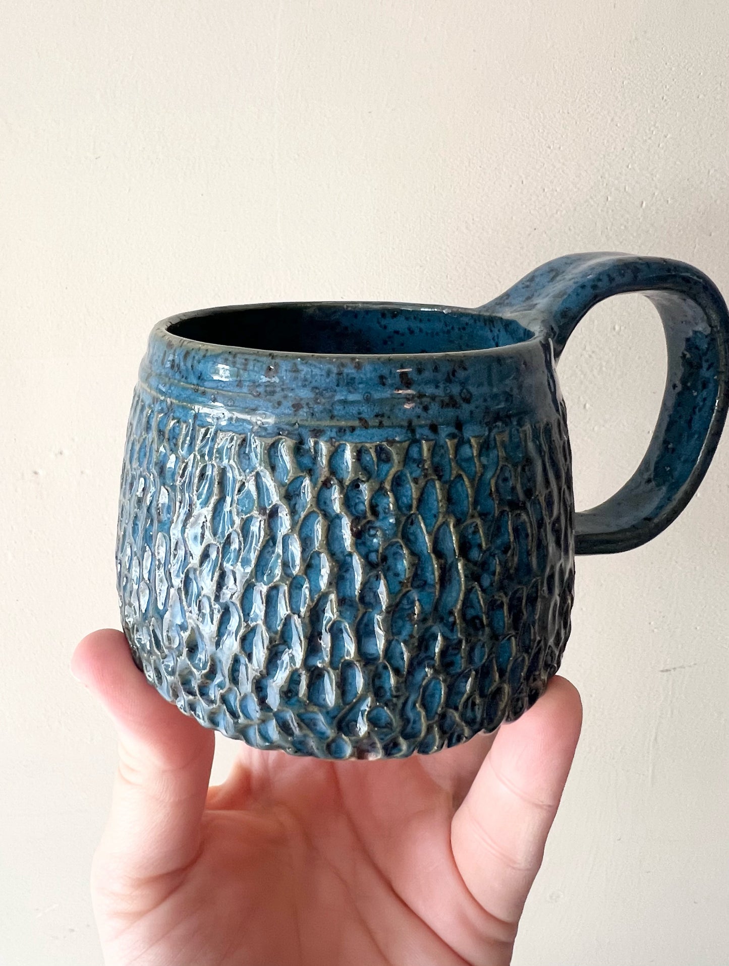 Blue Full Carved Mug