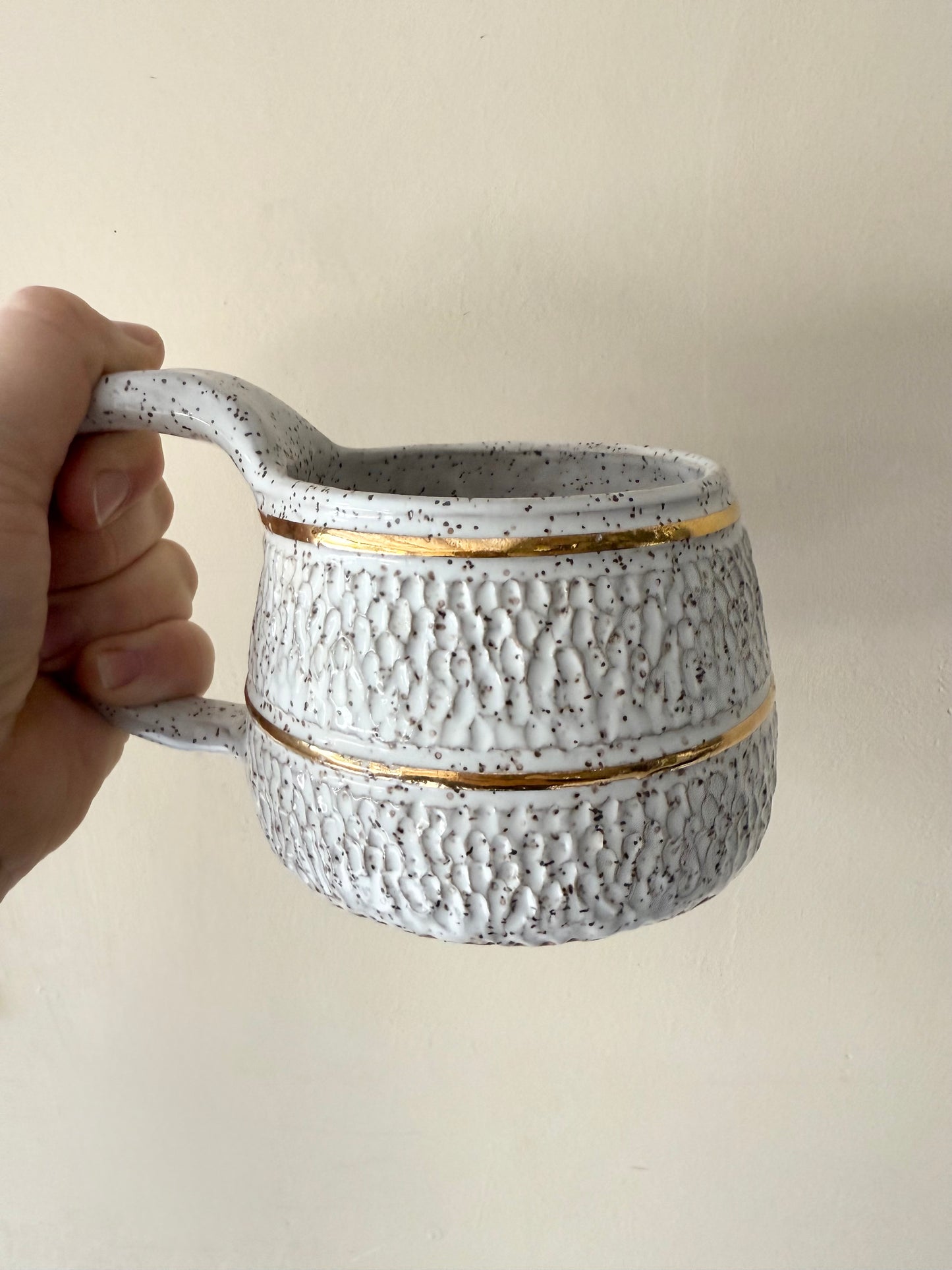 White Gold Classic Carved Mug