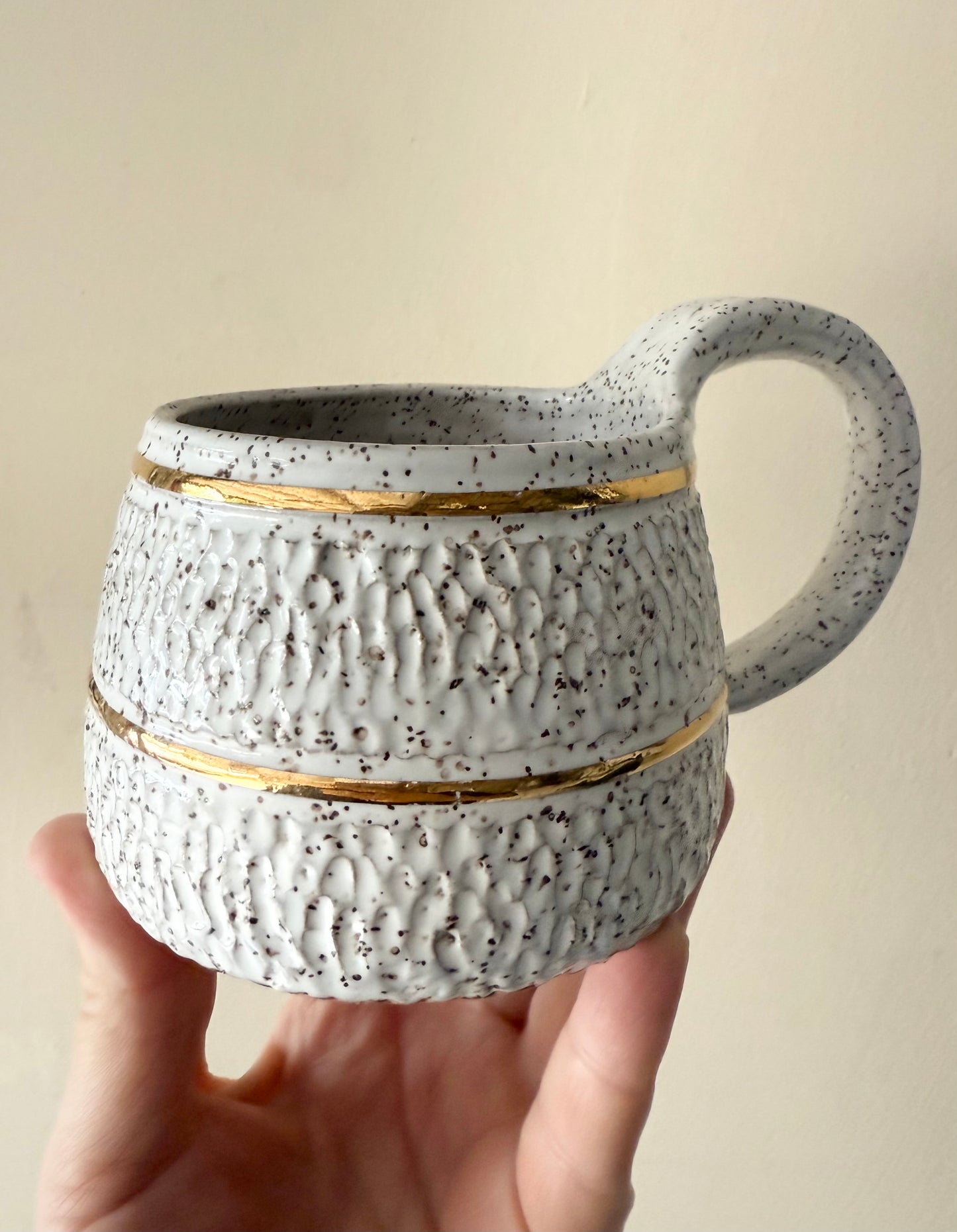 White Gold Classic Carved Mug